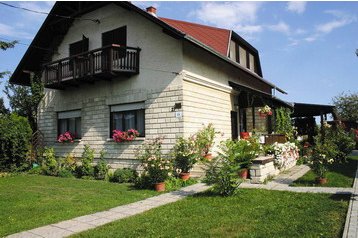 Hungría Privát Lipót, Exterior